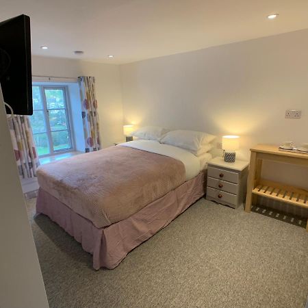 Swan House Tea Room And Bed & Breakfast Lydney Εξωτερικό φωτογραφία