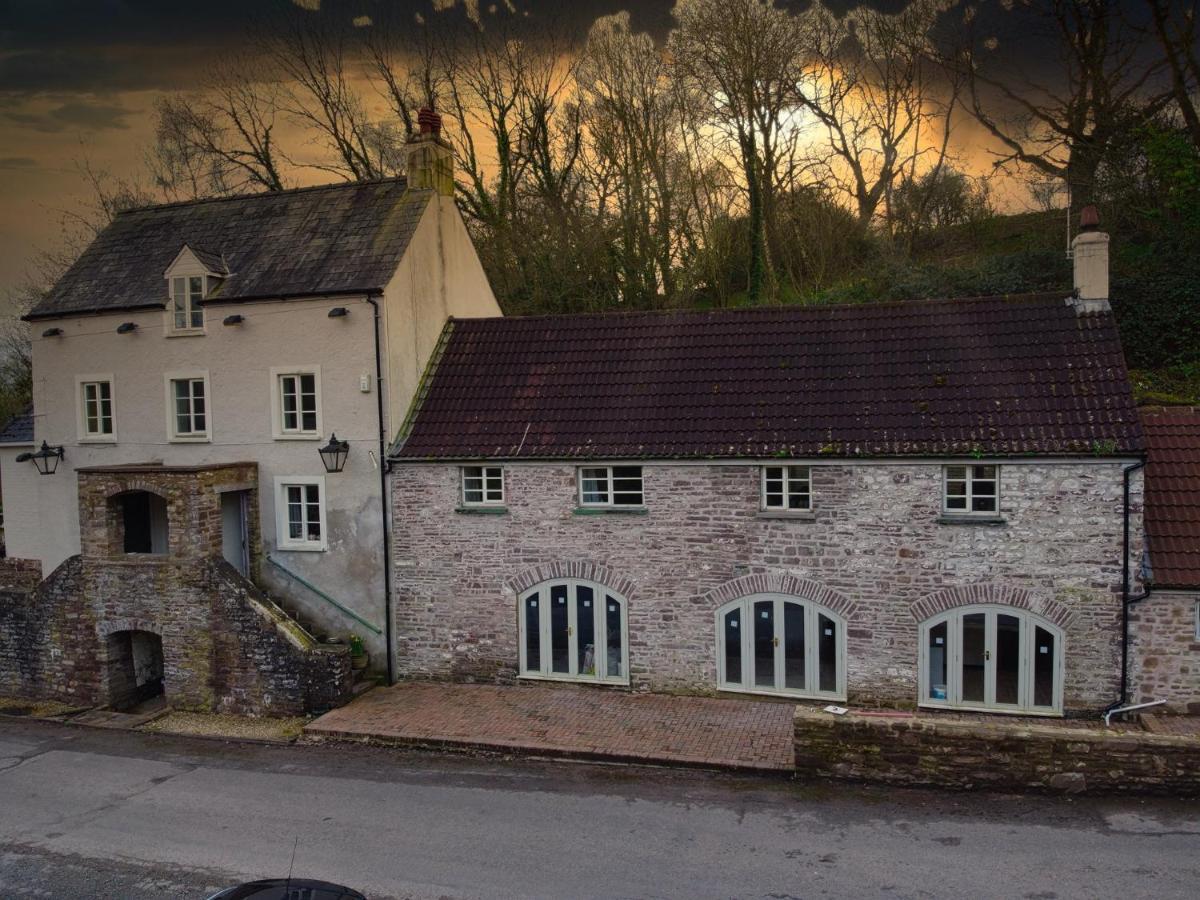 Swan House Tea Room And Bed & Breakfast Lydney Εξωτερικό φωτογραφία