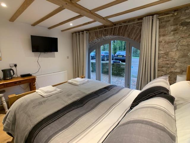 Swan House Tea Room And Bed & Breakfast Lydney Εξωτερικό φωτογραφία